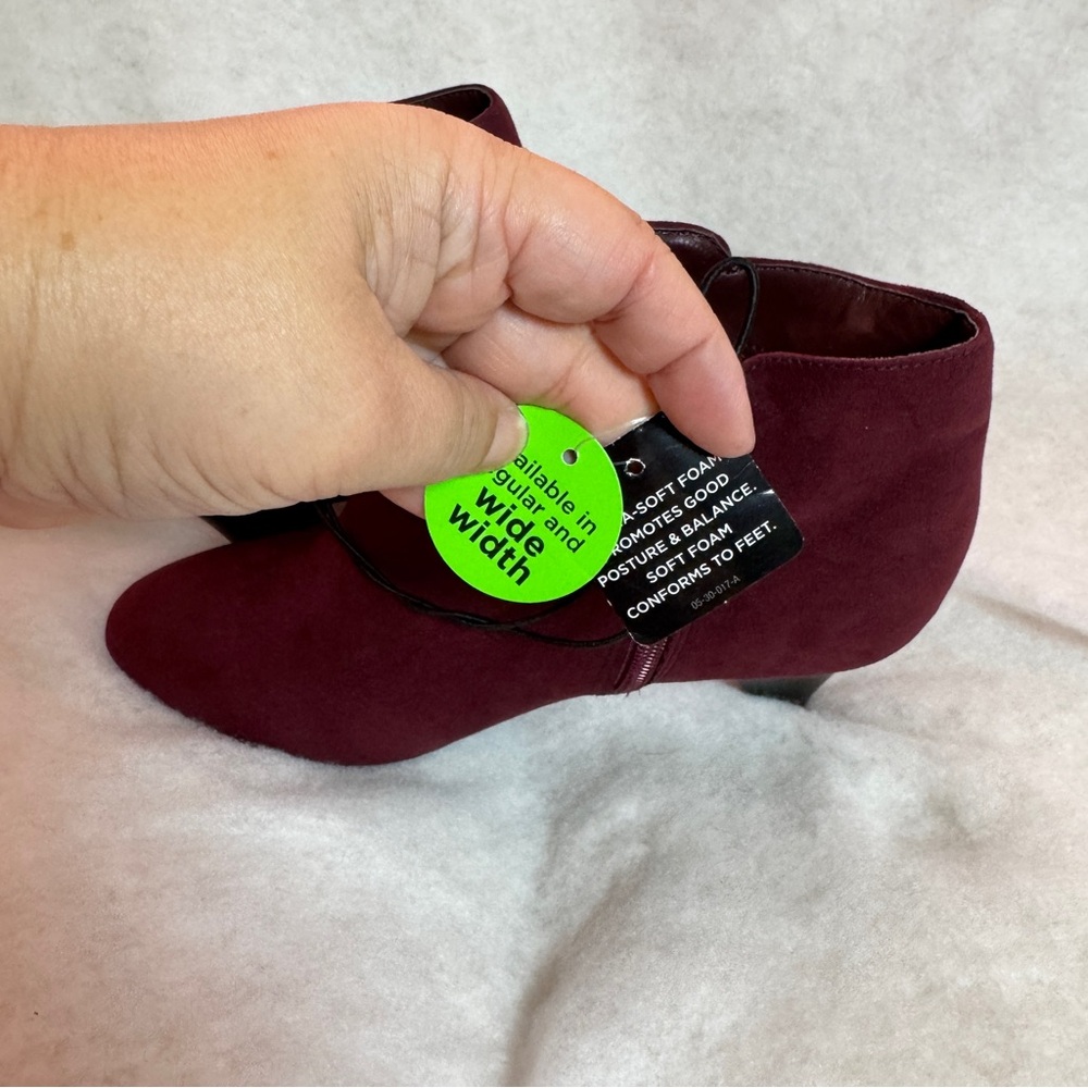 East 5th‎ Burgundy/Wine Suede Womens Half Boot w/Memory Foam  - Size 9W - NWT - Picture 3 of 9